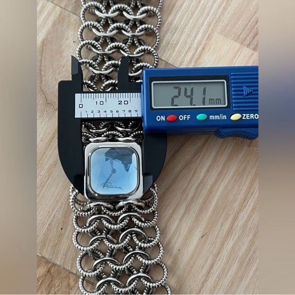 Roberto Cavalli Stunning Ladies Watch Blue Multifaceted Crystal Chain Bracelet main image 7